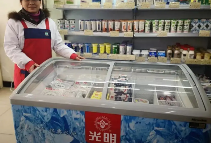 光明牛奶棚